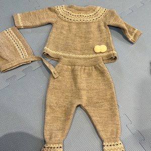 2 sweater outfits 2 months